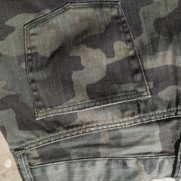 🦋🏵️🦋We the Free Camp Cut Off Shorts - Picture 9 of 12